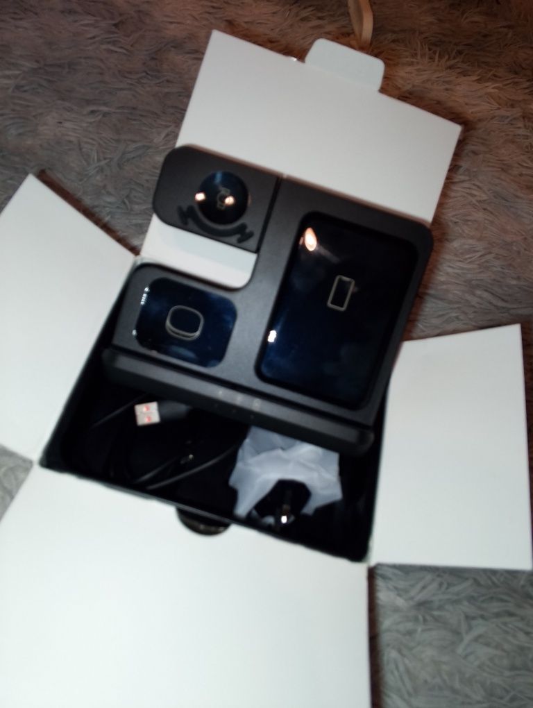Ładowarka 3w1 typu c. Telefon, zegarek, słuchawki.