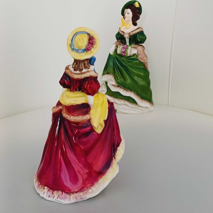 DAMA**figurka w czerwonym stroju porcelana COALPORT 1945+