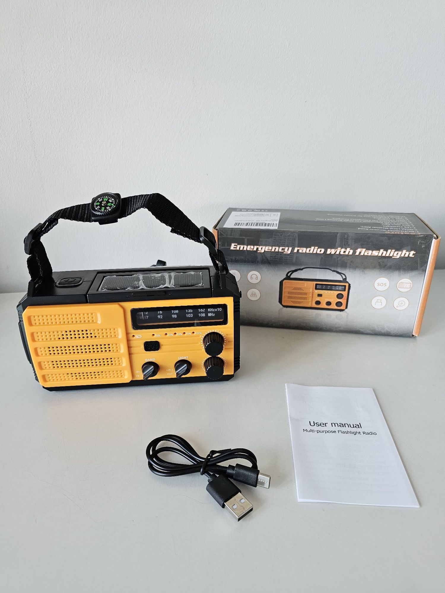 Awaryjne radio solarne z funkcją powerbanku i latarki 8000 mAh AM/FM
