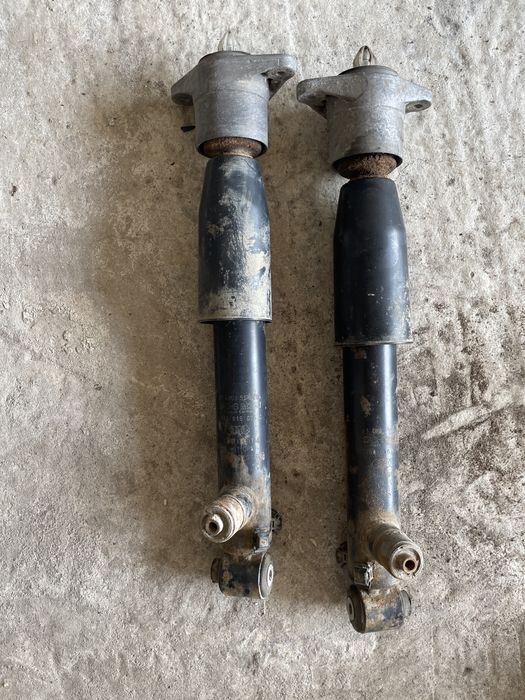 Задні амортизатори на audi a6 універсал 1999