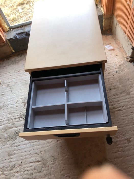 szawka biurowa z kluczykiem