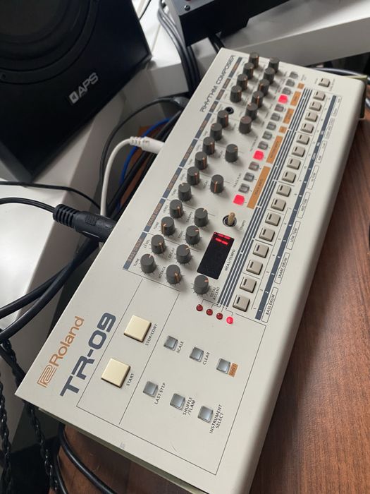Roland boutique TR-09 909 drum machine maszyna perkusyjna sekwencer