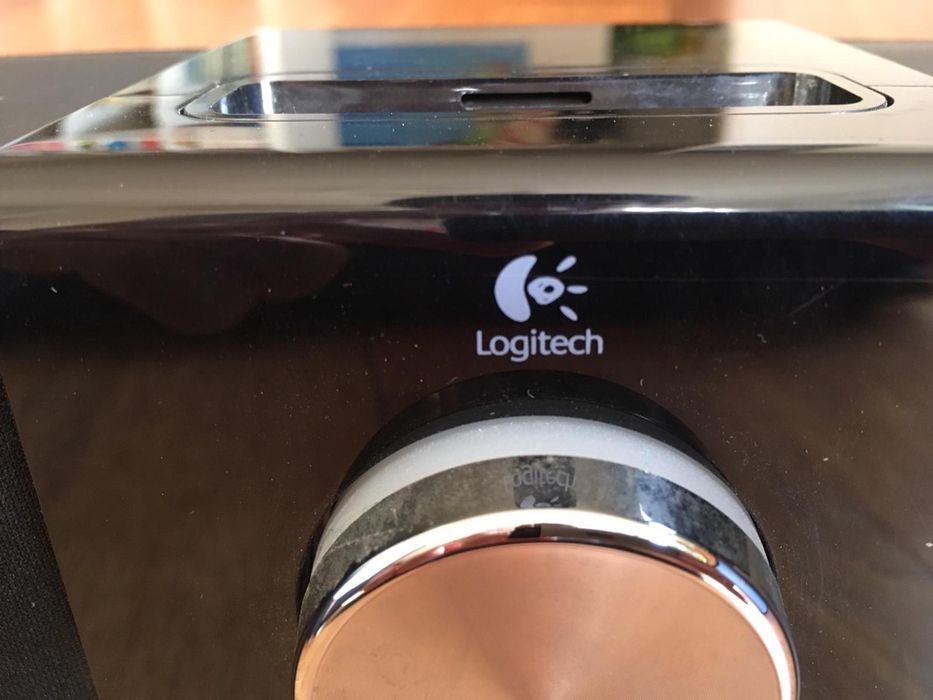 Colunas Logitech