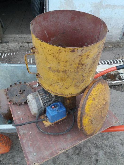 Зернодробилка млин