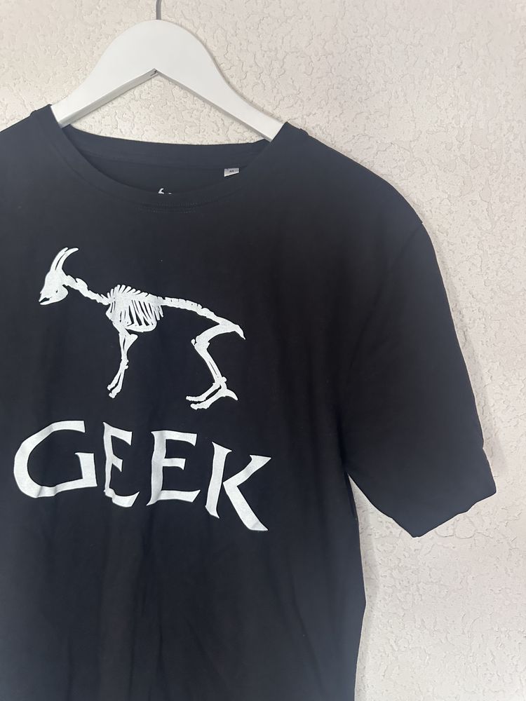 ⸻  Młody West GEEK Koszulka Rap Tee Streetwear Drill Vibe Y2K Look