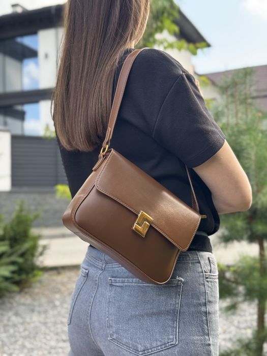 Стильна жіноча сумка, яка закохує з першого дотику