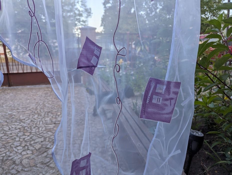 Firanka z fioletowym motywrm ,,150cm szerokosci