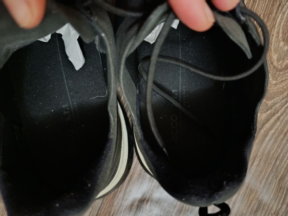 Кросівки , мокасіни, кеди.