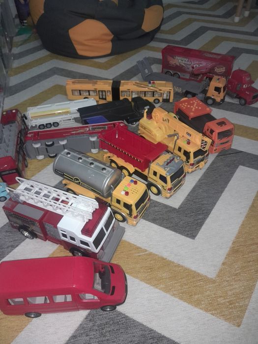 Іграшки, машинки кран, пожежна, сміттєвоз