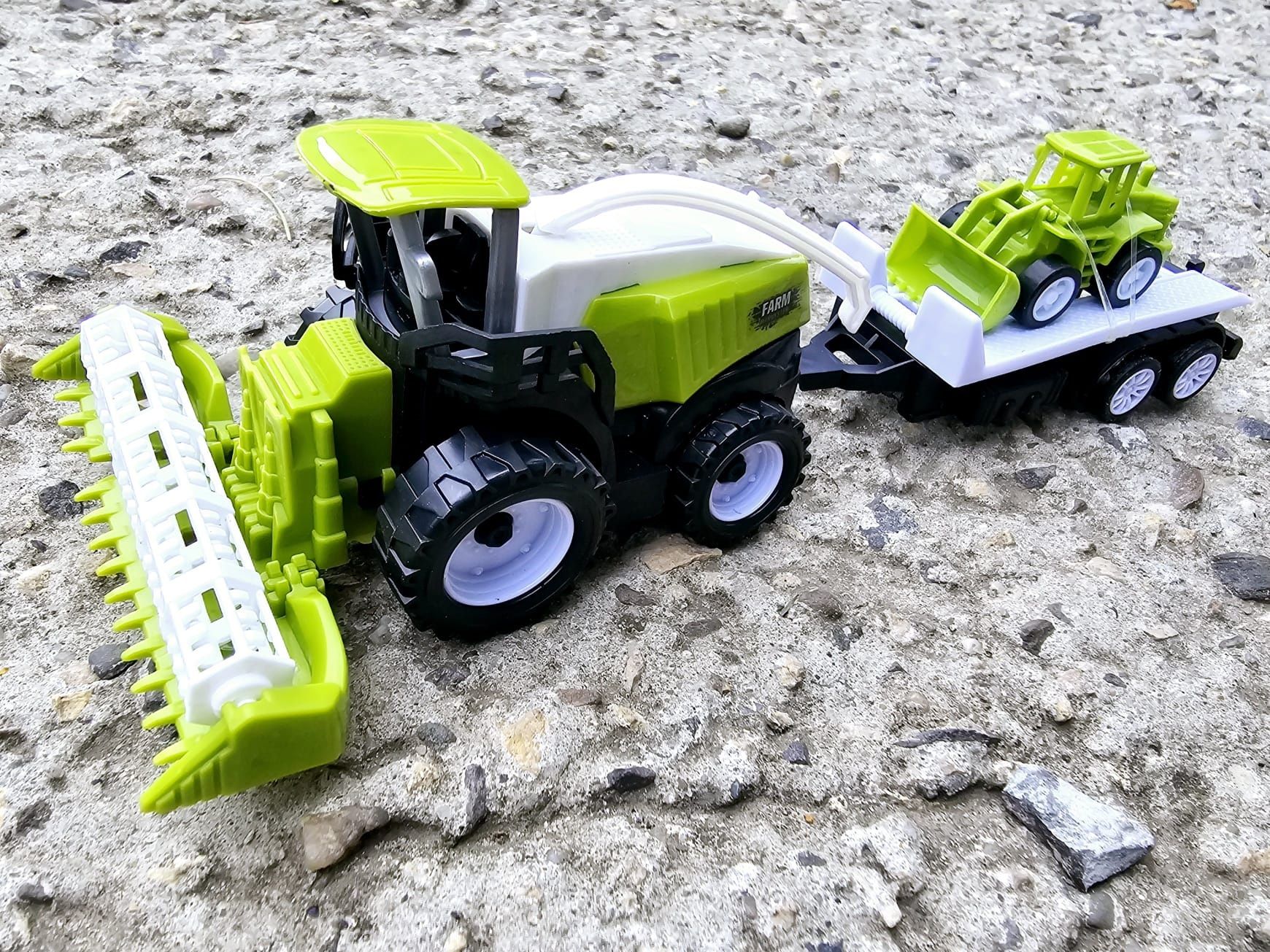 Nowy super zestaw maszyna rolnicza z przyczepką + Traktor - zabawki