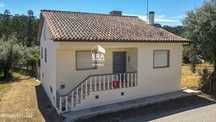 Moradia T3 situada na localidade de Albergaria dos Doze