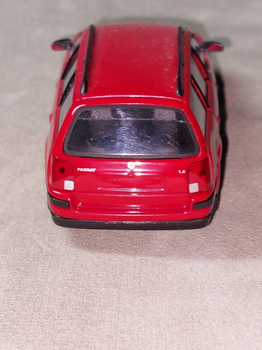 Miniatura VW Passat escala 1/43