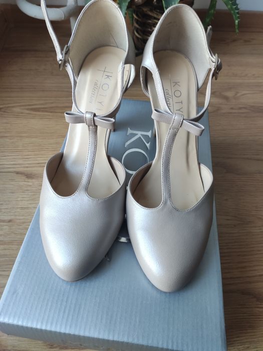 Nowe buty ślubne taneczne pantofle czółenka z kokardkami Kotyl 37 perł