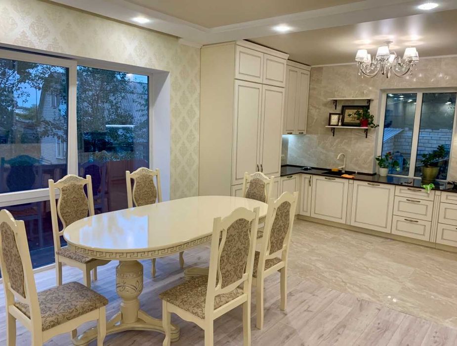 Срочно продам две одинаковые люстры!!!