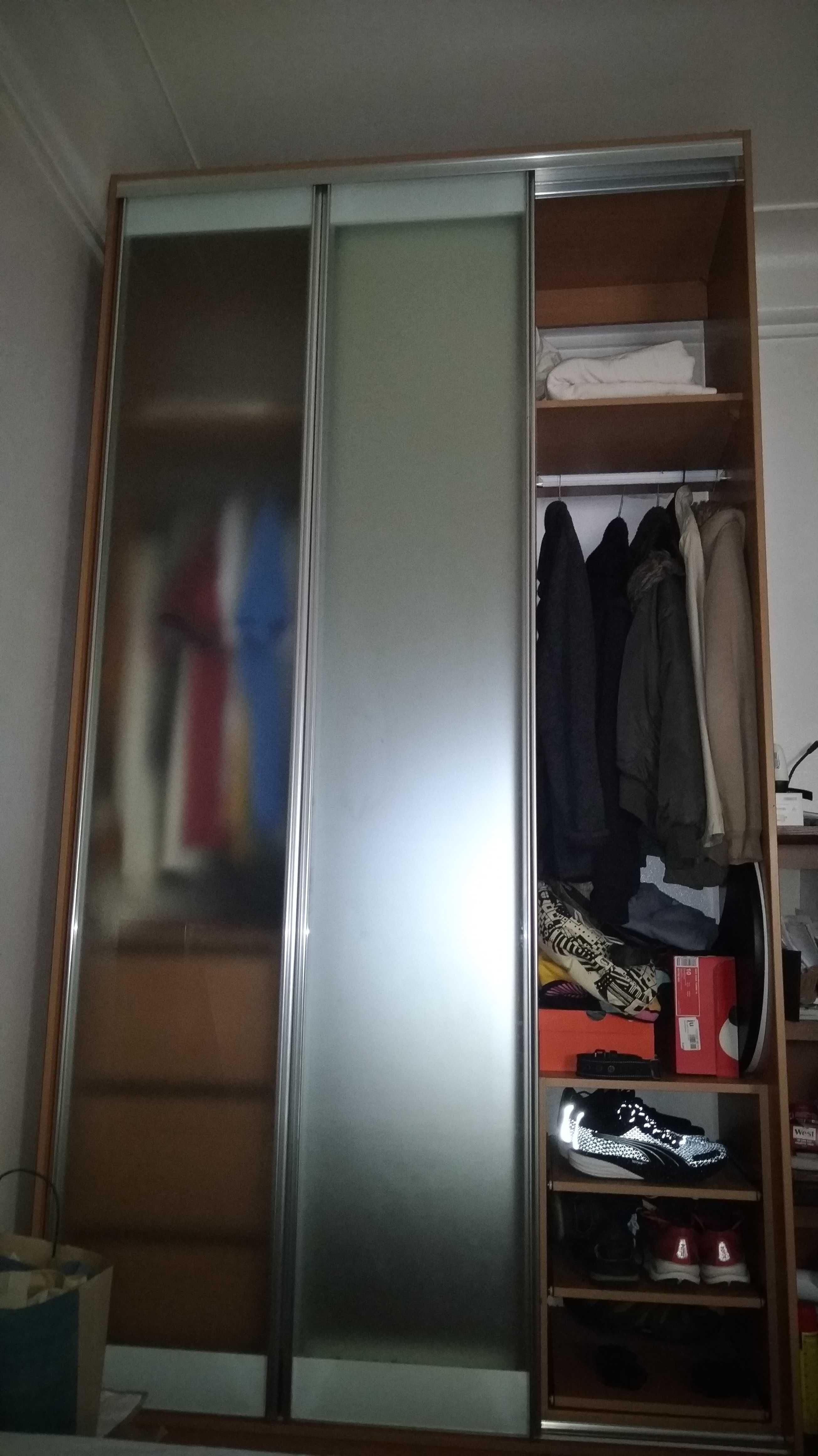 Roupeiro de 3 portas de correr com espelho. ULTIMOS 2 DIAS.