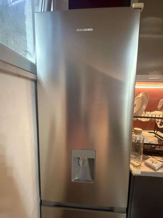 Frigorifico como novo com pequeno dano