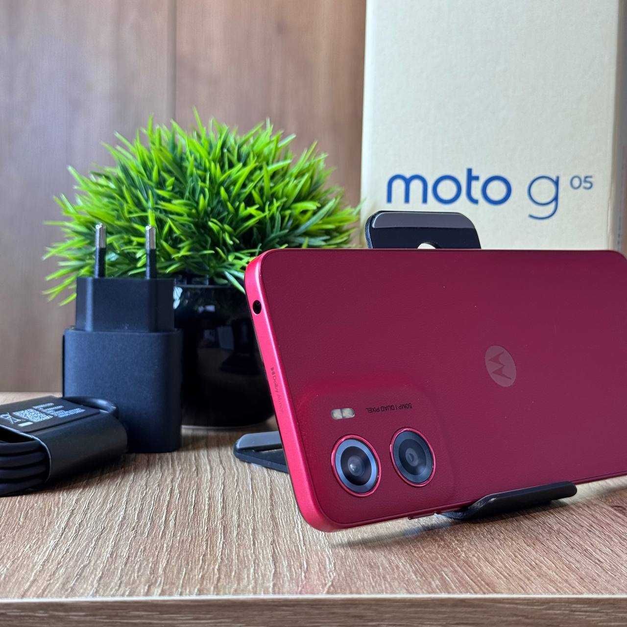 Телефон Motorola Moto G05 4/128GB Red — новий, унікальний дизайн!