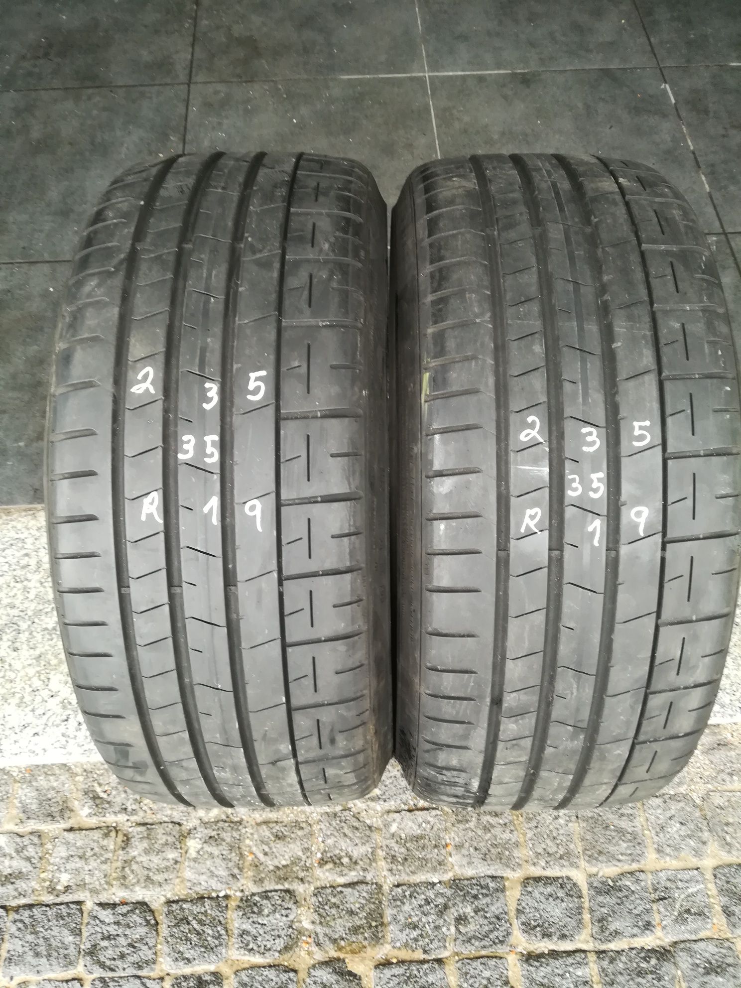 2 pneus 235 35 r19 Pirelli