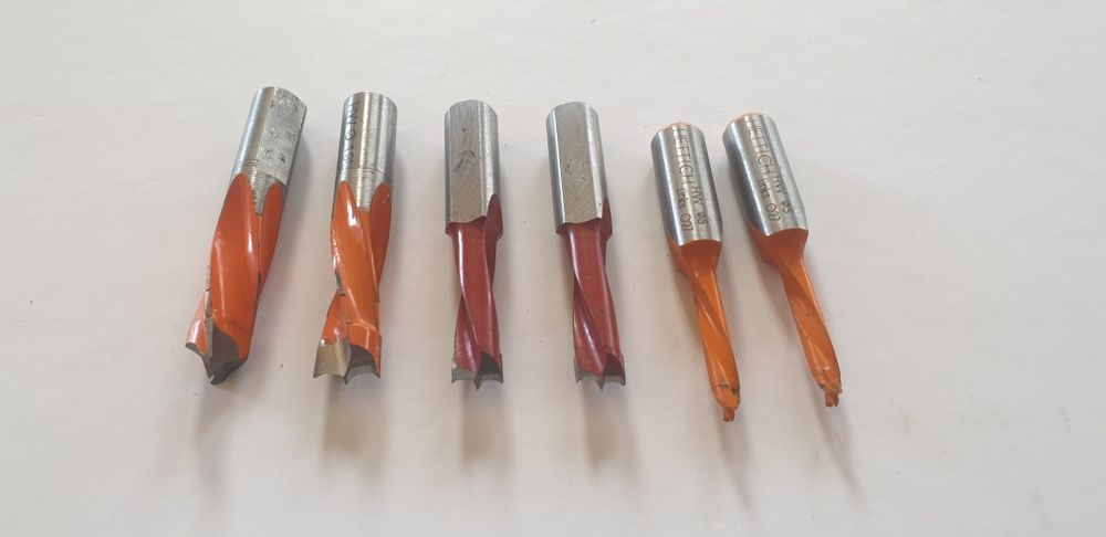 Máquina dobradiças, multifuradoras, brocas  (usadas)