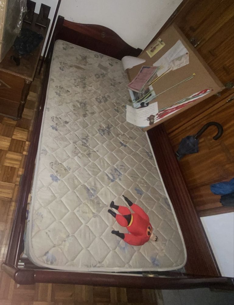 Estudio de Madeira com Armário e Cama (com gaveta)