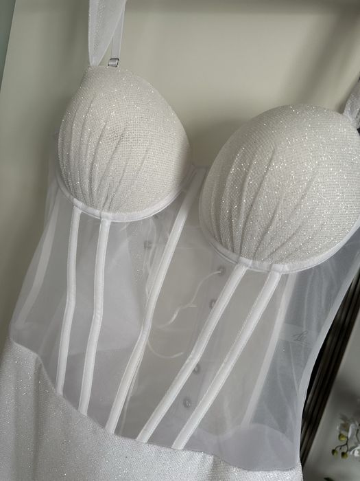 Вечірня сукня біла з блискітками