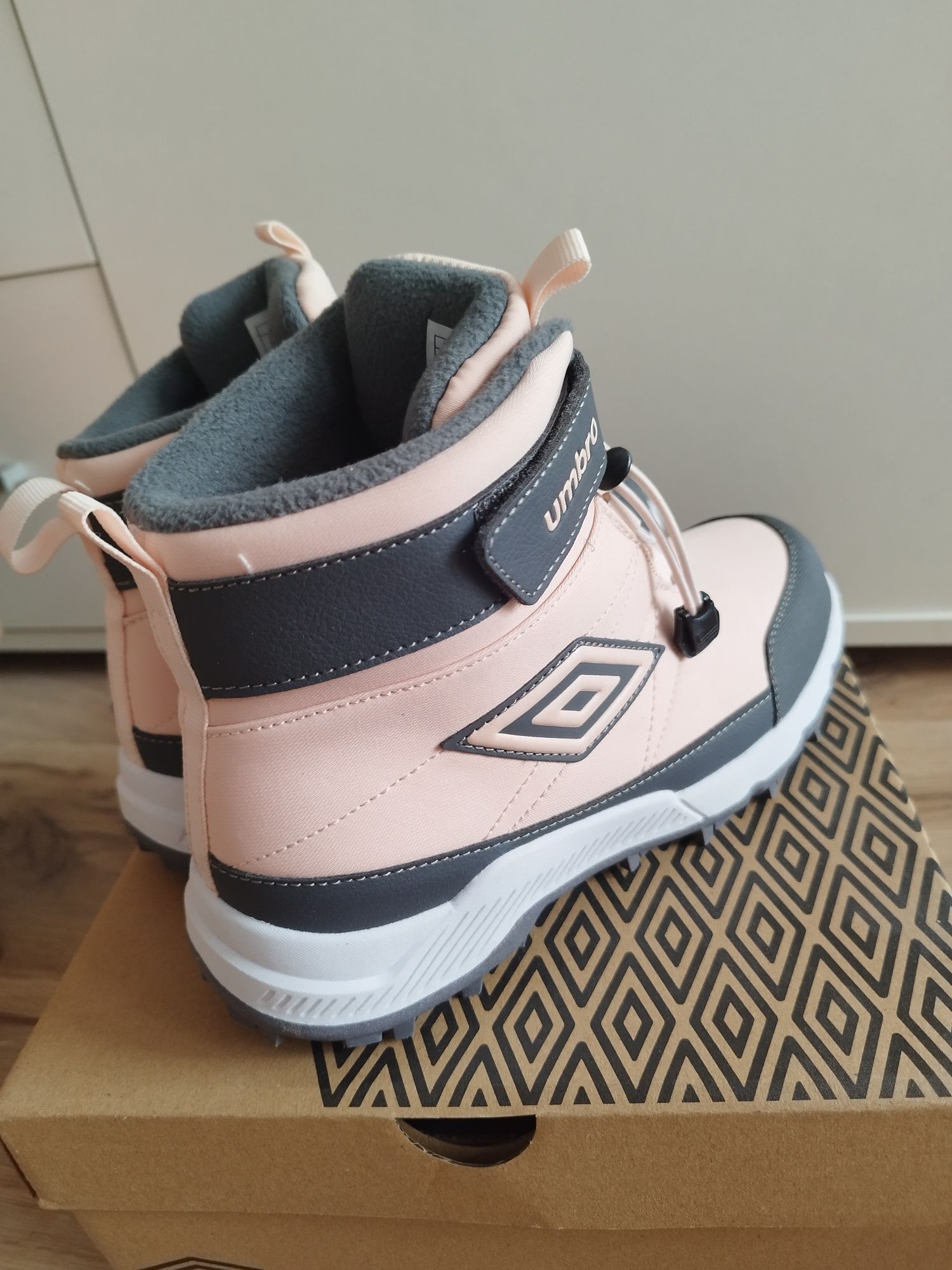 Zimowe buty dziewczęce Umbro Goofy, rozm 35.NOWE