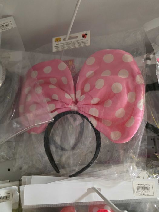 Шляпи карнавальні різні в наявності