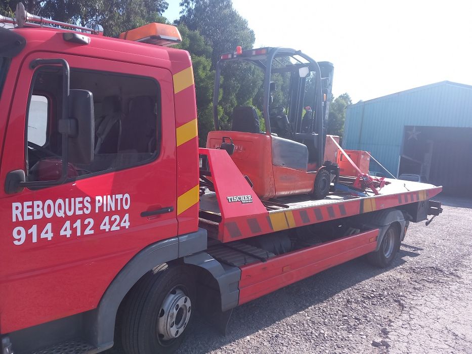 Serviços reboque,  pronto socorro, guincho...etc