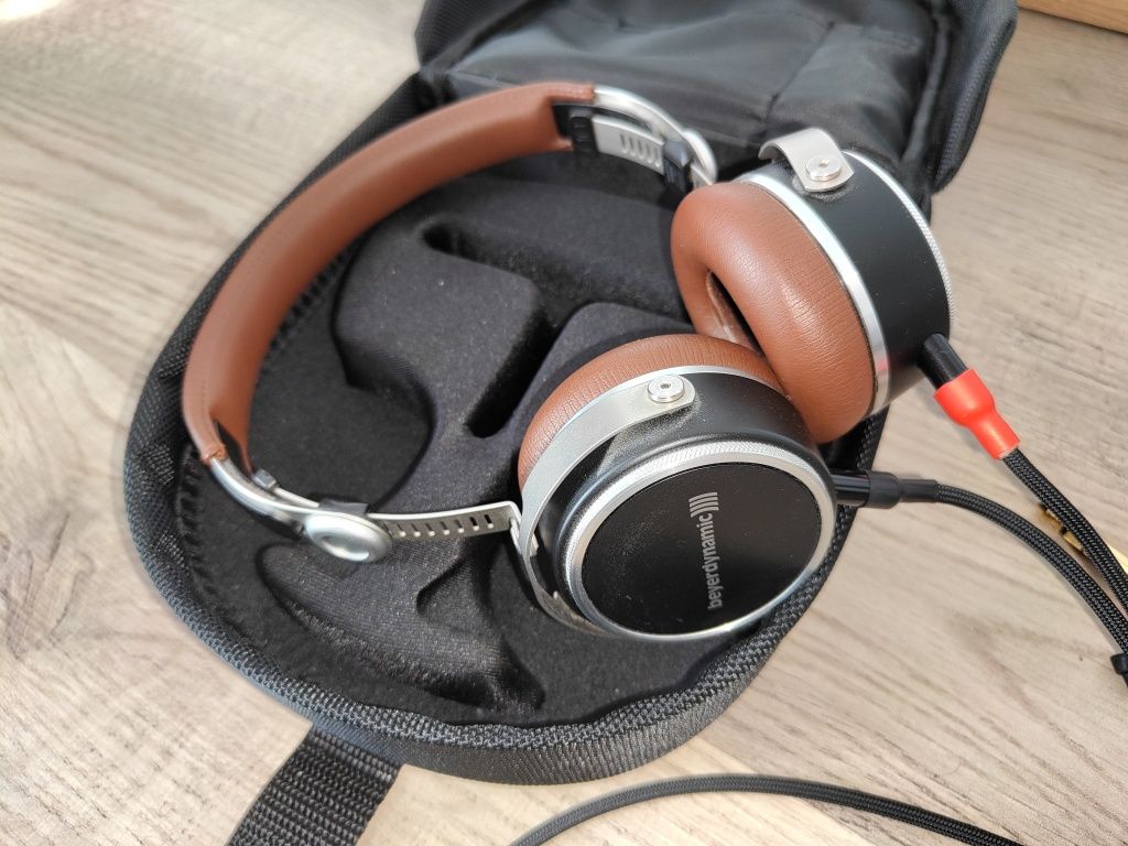 Beyerdynamic Aventho WIRED Portable Tesla