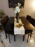 Mesa com 4 cadeiras como novo