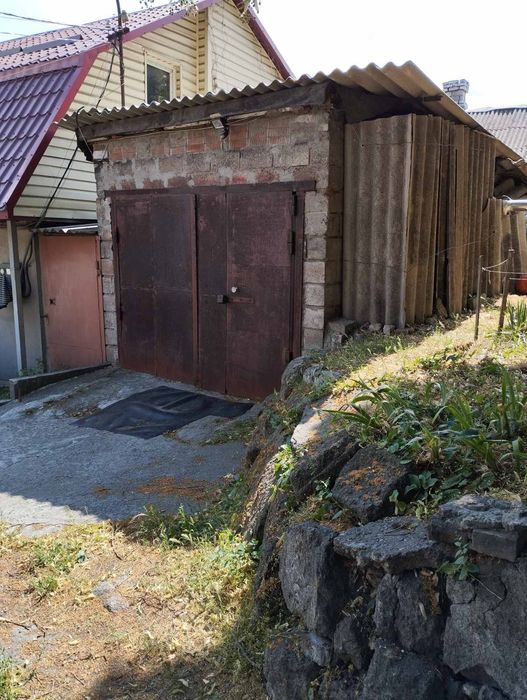 Продам недорого 2-х кімнатну квартиру