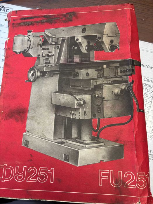 Frezarka uniwersalna FU 251