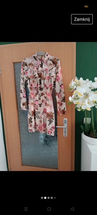 Piękna kwiatowa sukienka
