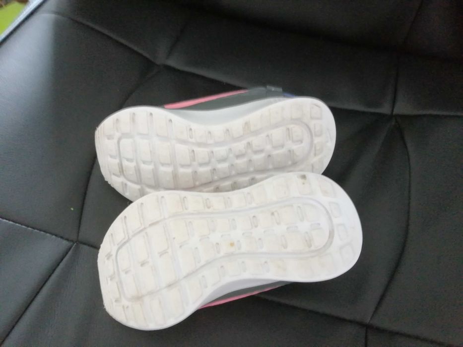 Tenis Cinza n. 26 Nike