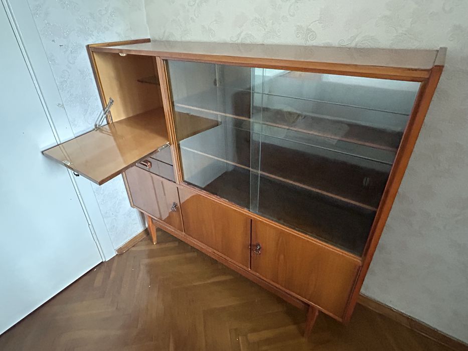 Сервант виробництва СРСР у гарному стані