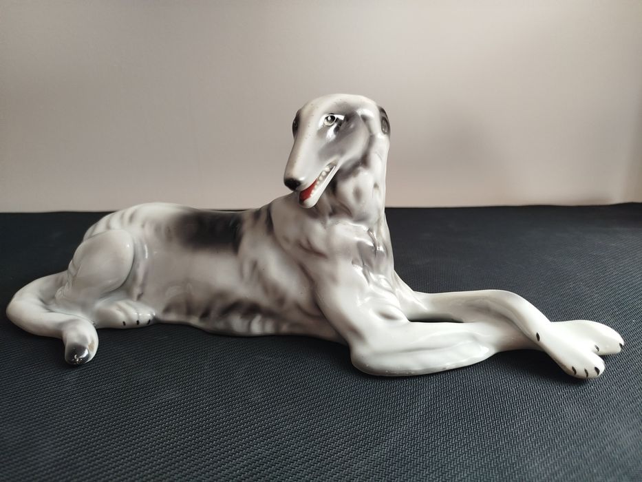 Porcelanowy pies chart Wałbrzych.