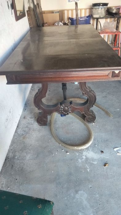 Mesa de sala em madeira antiga e 4 cadeiras