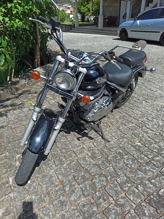 Moto Suzuki Intruder 250
