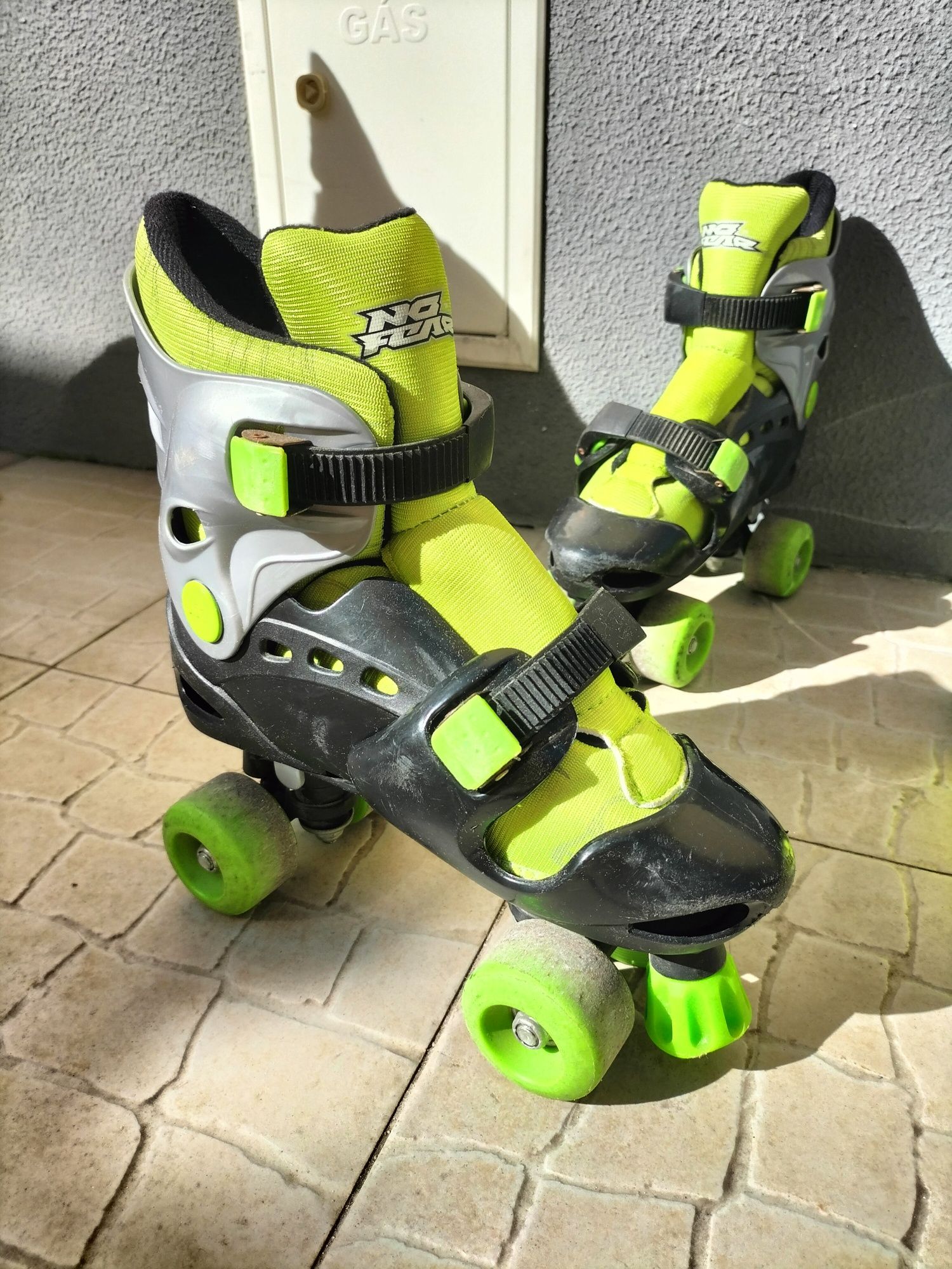 Patins 4 rodas c/capacete