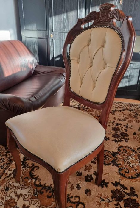 Stół z 4 krzesłami