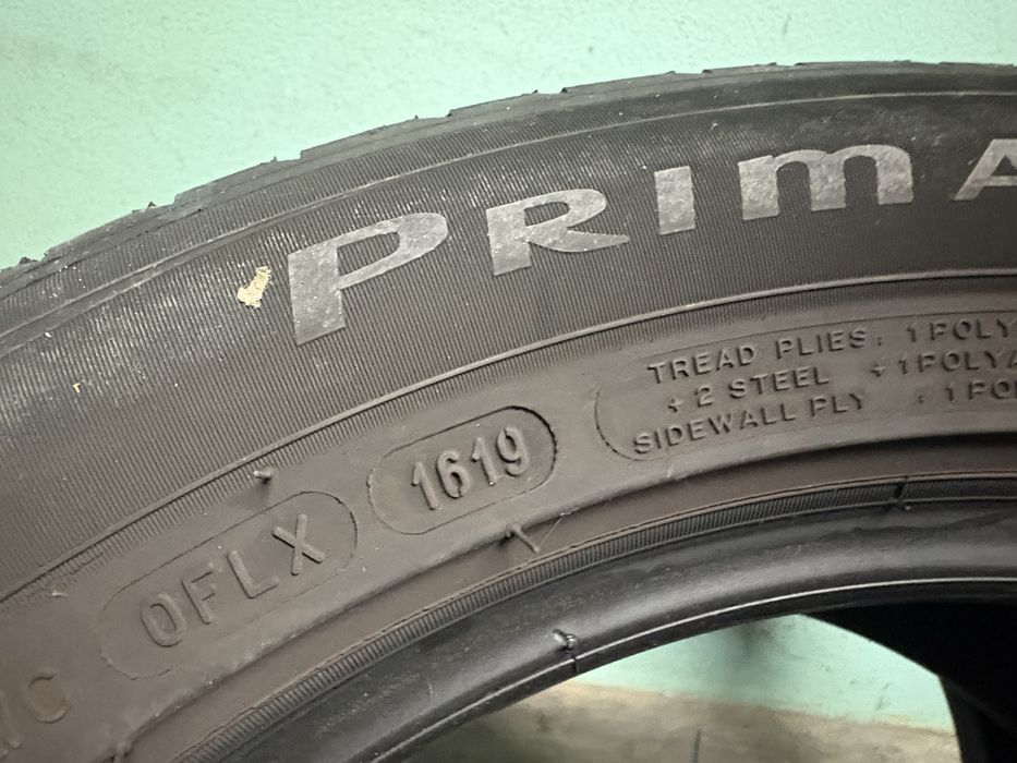2 pneus Michelin Primacy 3 com meio piso. 205/55R16