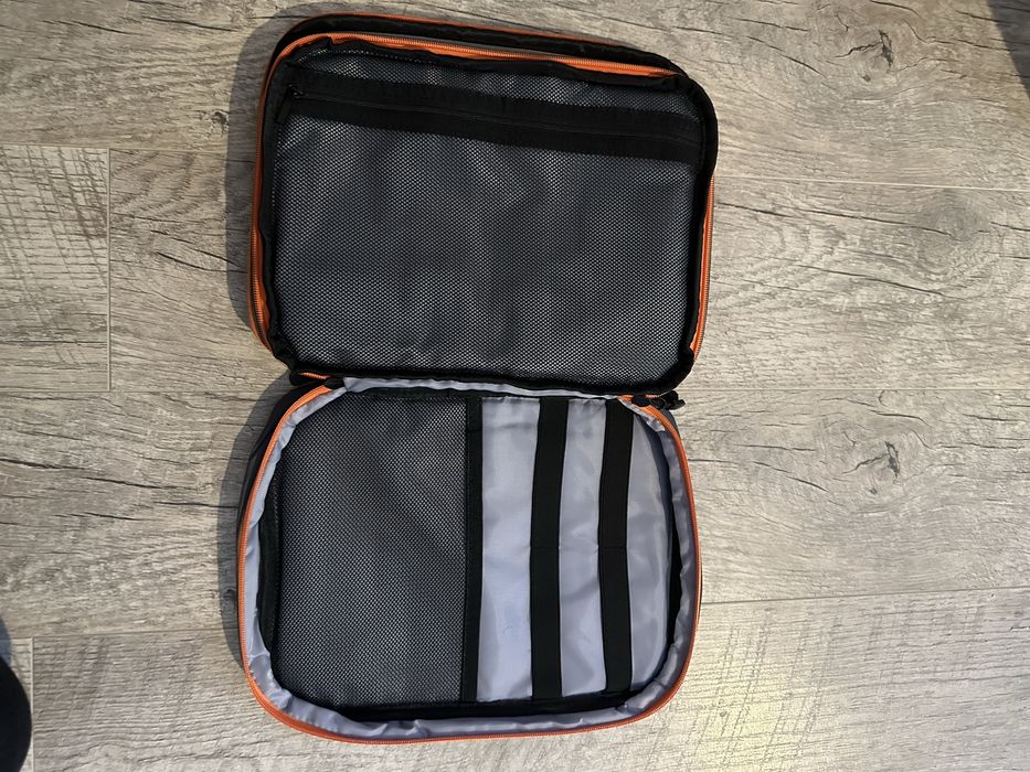 Organizer podróżny na kable i akcesoria elektroniczne