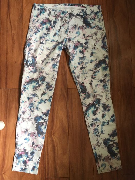 Spodnie skiny w kwiaty 38/40