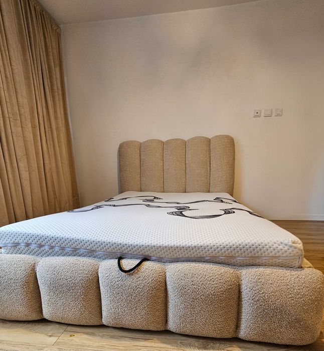 Łóżko tapicerowane Bukla pojemnik na pościel stelaż metalowy 48 listew