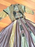 Vestido comprido, padrão étnico. Muito elegante