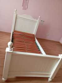 Łóżko drewniane białe