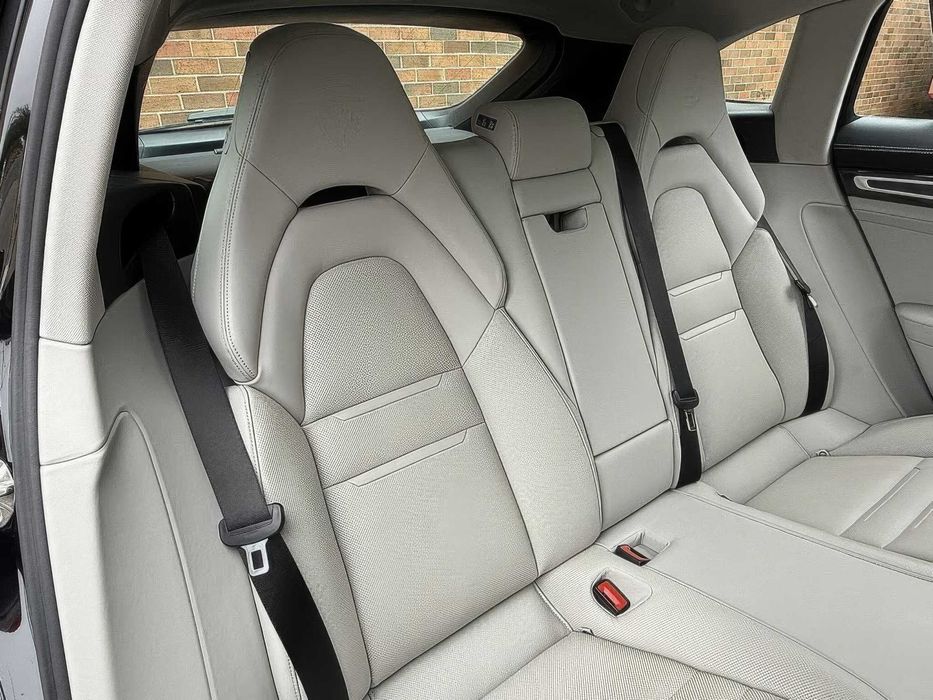 Porsche Panamera 4 Sport Turismo      2022