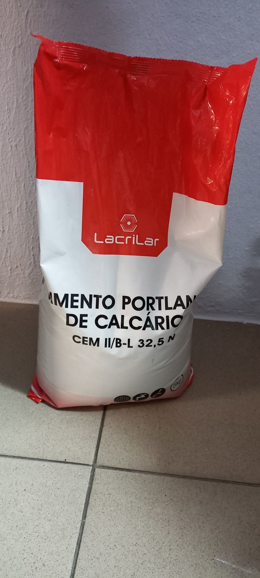 Saco de Cimento Portland de Calcário 

CEM II/B-L 32,5 N - 5kg

Marca: