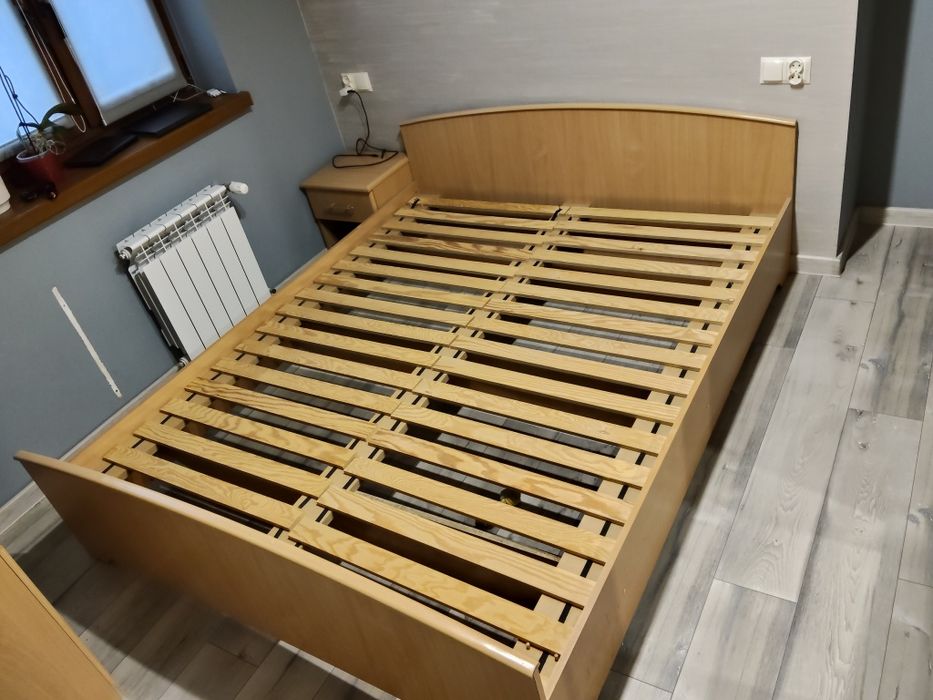 Komplet Łóżko, komoda i szafki narożne.