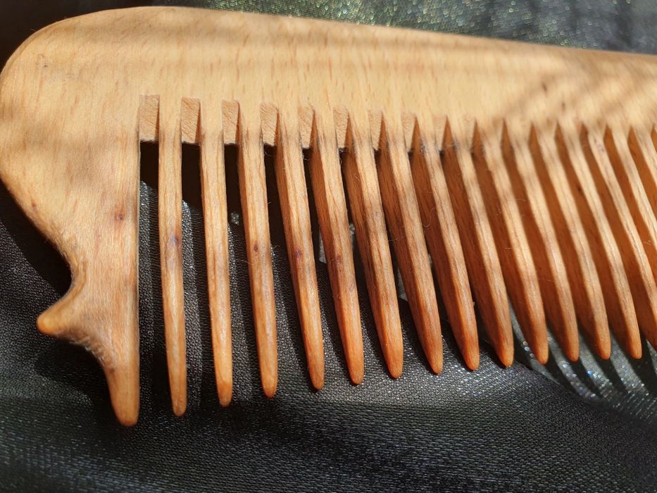 Дерев'яний гребінь для волосся